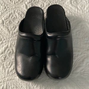 Dansko Clog - Black - Sz 38